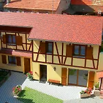 Le Clos Des Raisins Bed & Breakfast 3*
