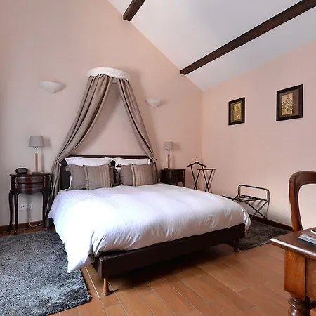 Le Clos Des Raisins Bed & Breakfast 3*